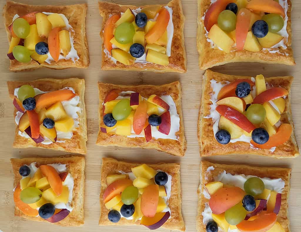 fruit tarts with puff pastry topping