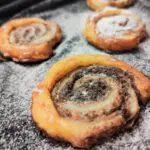 cinnamon rolls with puff pastry