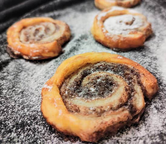 cinnamon rolls with puff pastry