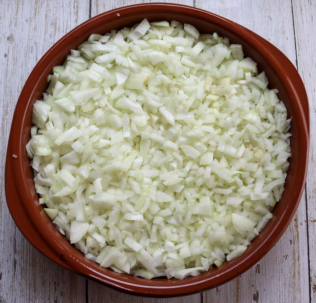 image showing how to cut onions on pieces as small as possible