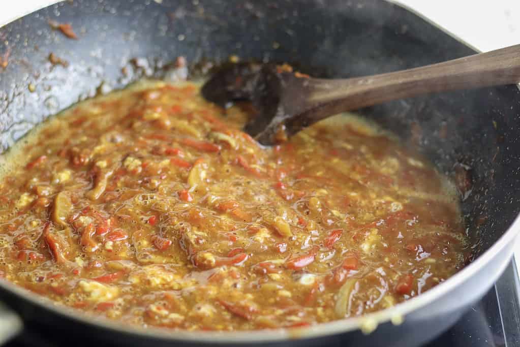 cooking sataras with eggs