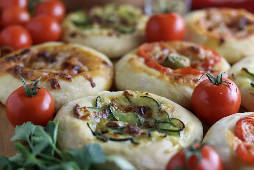 mini pizzetta with zucchini