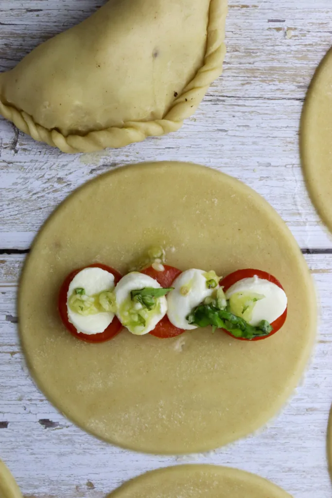 step: image showing how to place the filling on the empanada disc