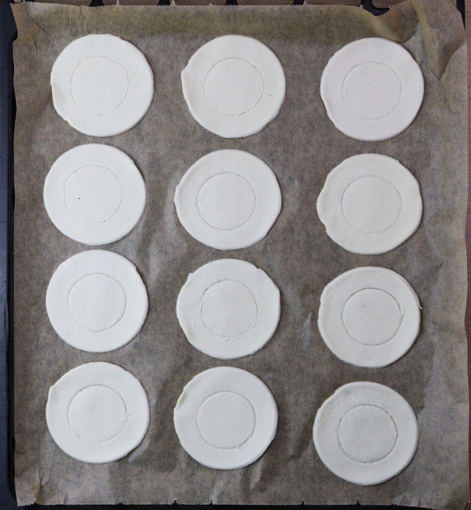 Image of how to cut the inner circles on the round discs