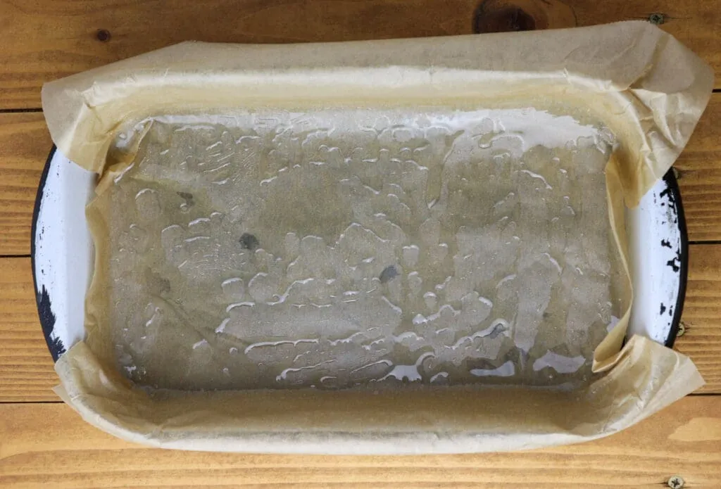 how to grease the baking pan with oil 