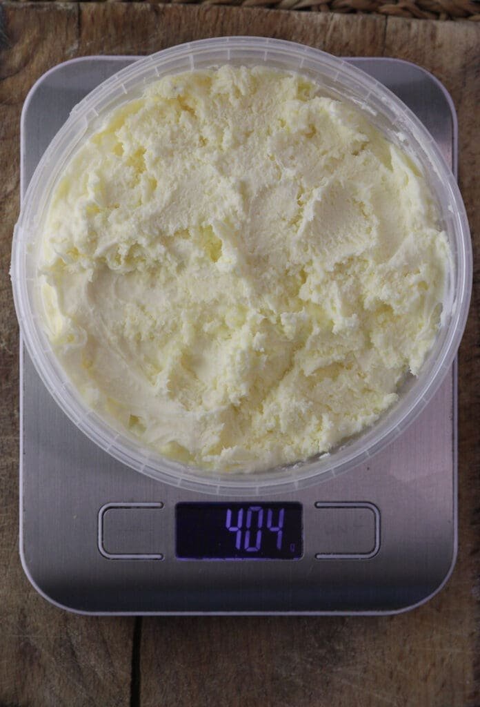 two cups (400 grams) of kajmak made from four cups of milk and four cups of heavy cream 