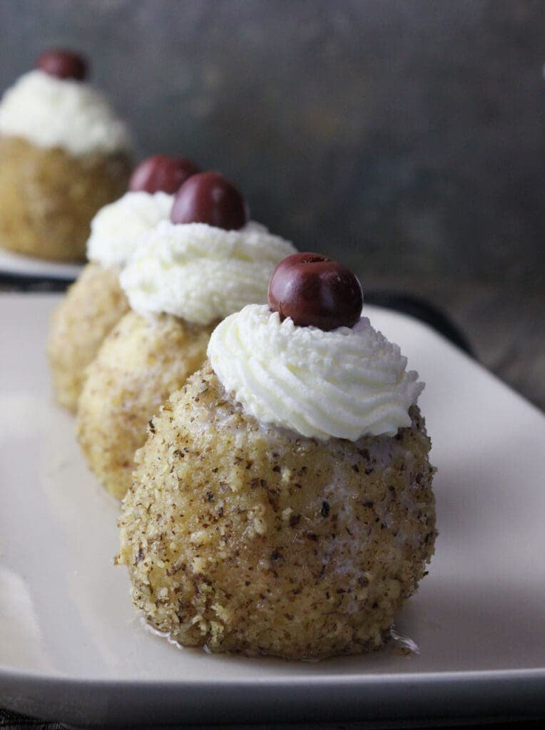 Three tufahije on a plate.