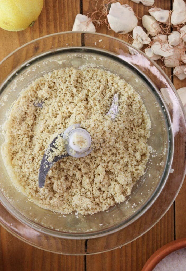 blended cashews with coconut and honey