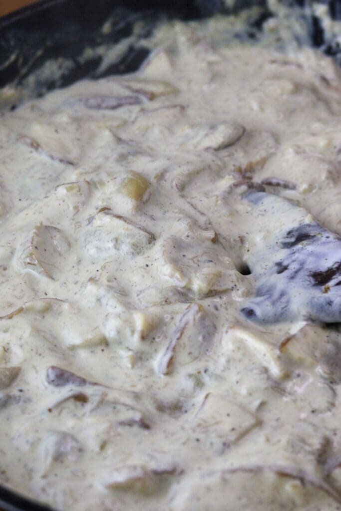 How to add heavy cream to the porcini mushroom sauce