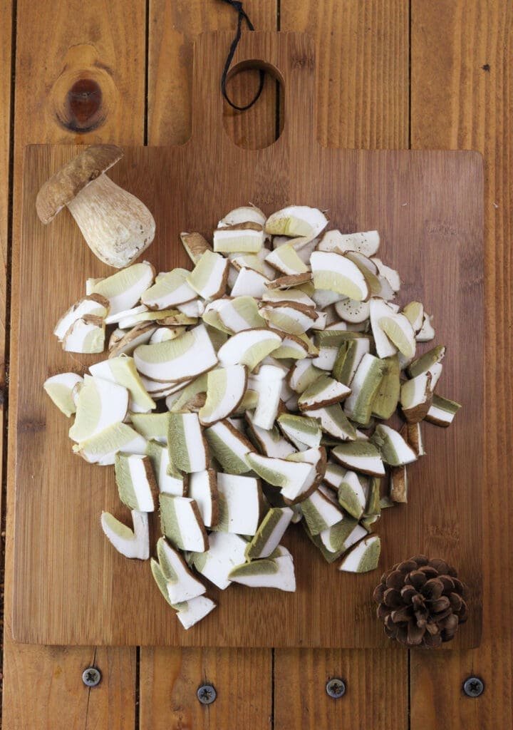 Image showing how to slice the porcini mushrooms before cooking