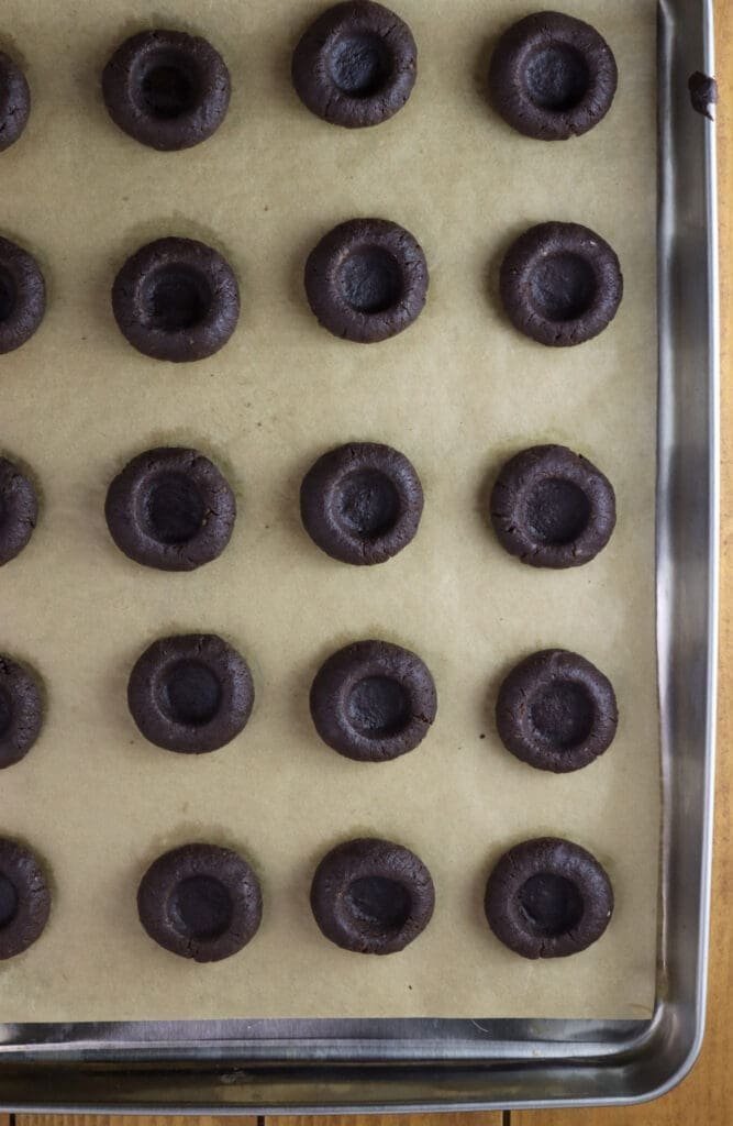 How to create indentations using your fingerprint or a teaspoon.